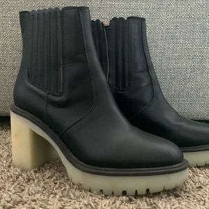 Black oasis society boot,size 9, worn once